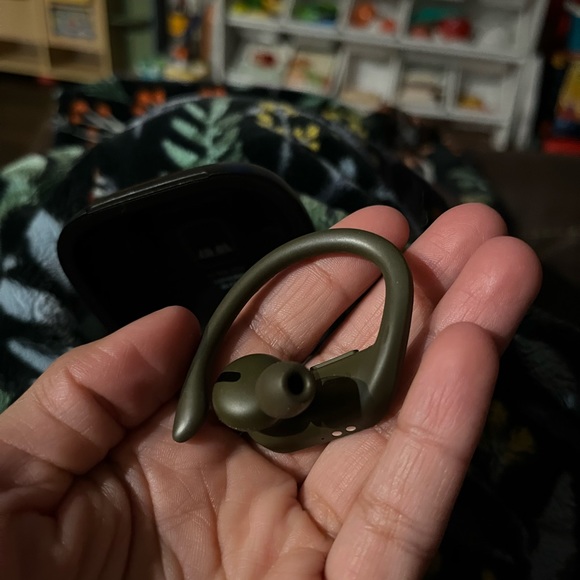 Beats Wireless Headphones - Picture 3 of 3